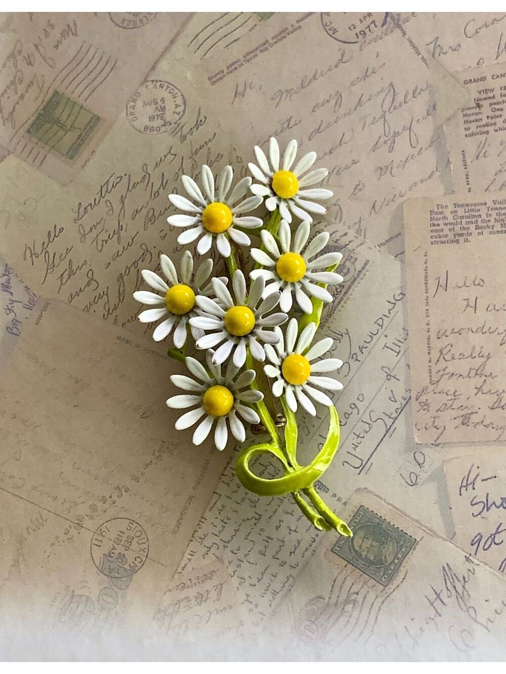 Vintage Rare Enameled Daisy Bouquet Figural Great Condition Brooch Pin